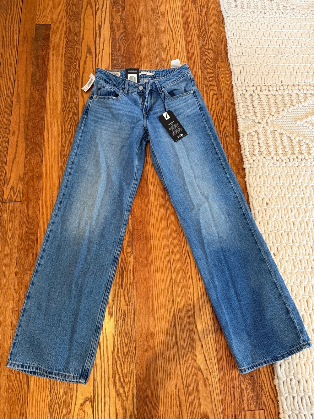 Levi’s “Low Loose”. Low rise relaxed fit through hip and thigh. Straight leg.